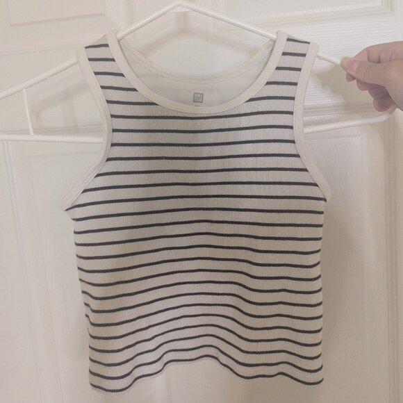 Uniqlo top - Picture 1 of 1